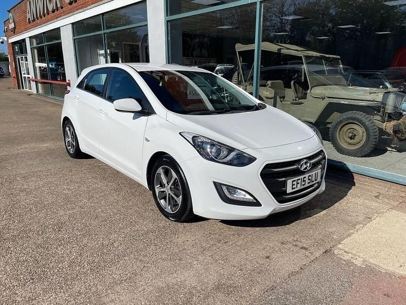 White Used 2015 Hyundai i30 SE Hatchback | £3,295 (Fair price) - Image 1/4