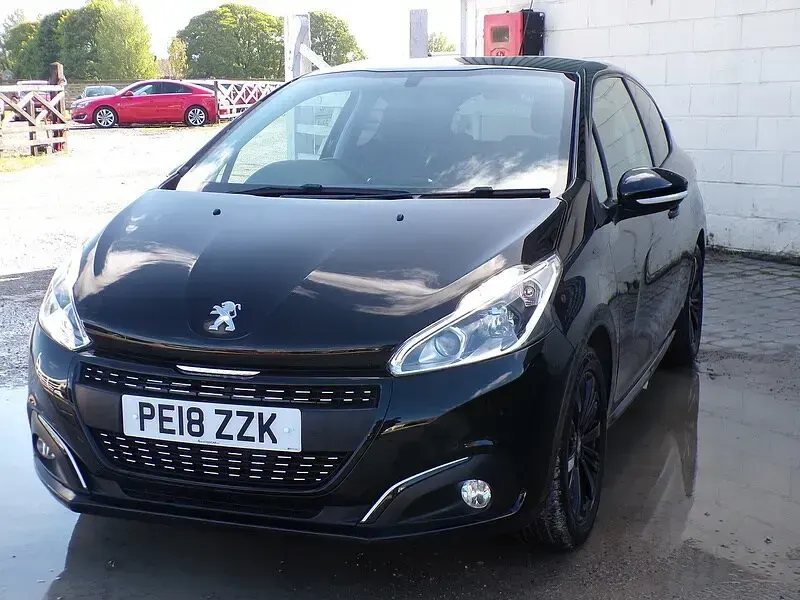 Used Peugeot 208 Signature Sky 2018 Black Hatchback
