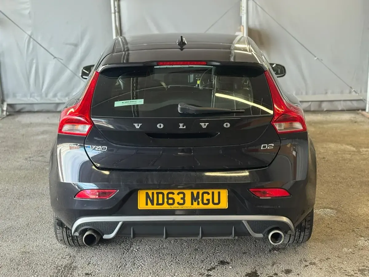 Used Volvo V40 R-Design 115 HP (84 kW) 2013 Black Hatchback