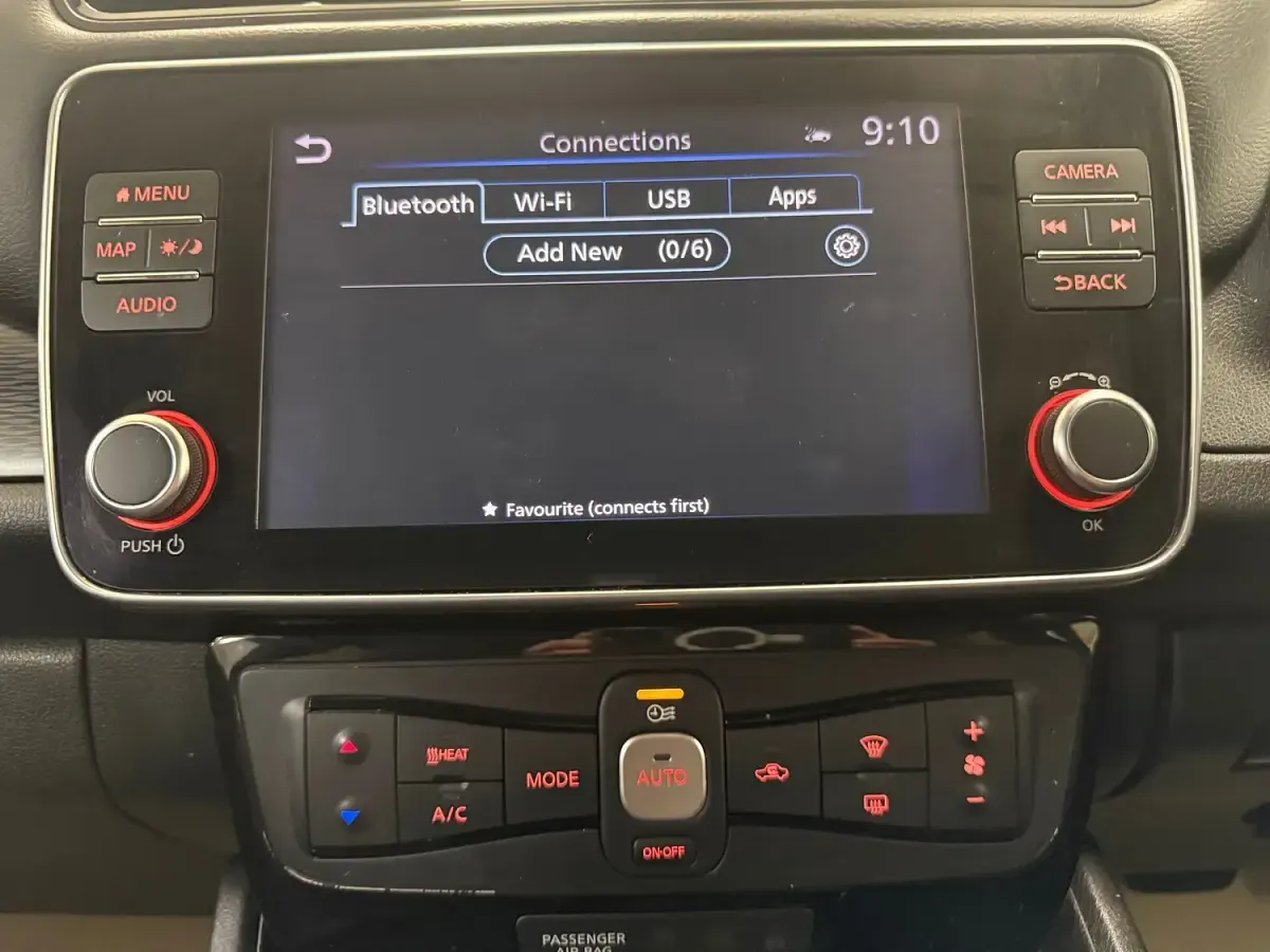 Used Nissan Leaf N-Connecta 110 kW (150 HP) 2020 White Hatchback