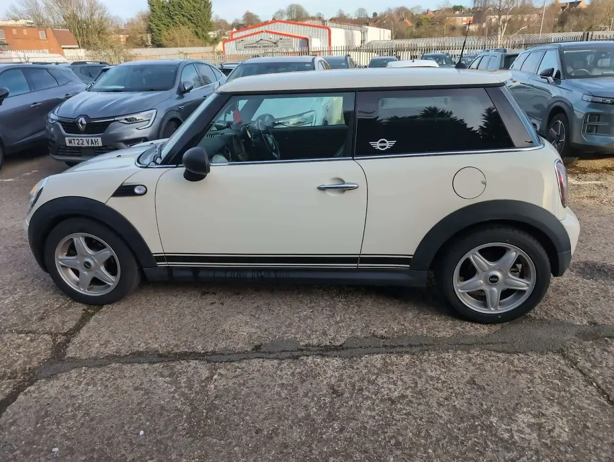 Used Mini Cooper Hatch 120 HP (88 kW) 2008 White Hatchback