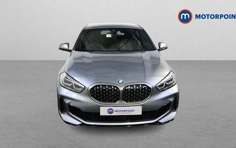 Begagnad BMW M135 306 HK (225 kW) 2024 Grå Halvkombi