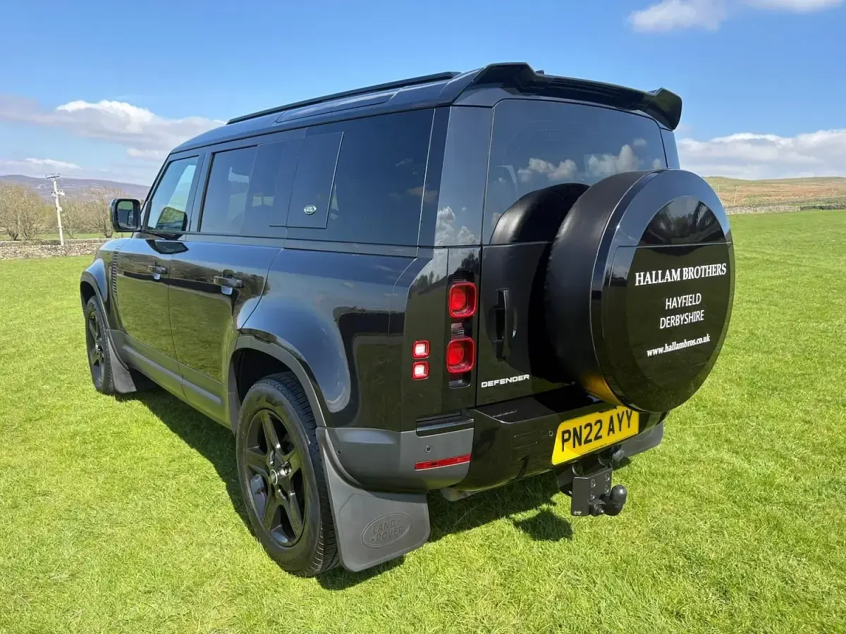 Used Land Rover Defender SE 250 HP (183 kW) 2022 Black SUV