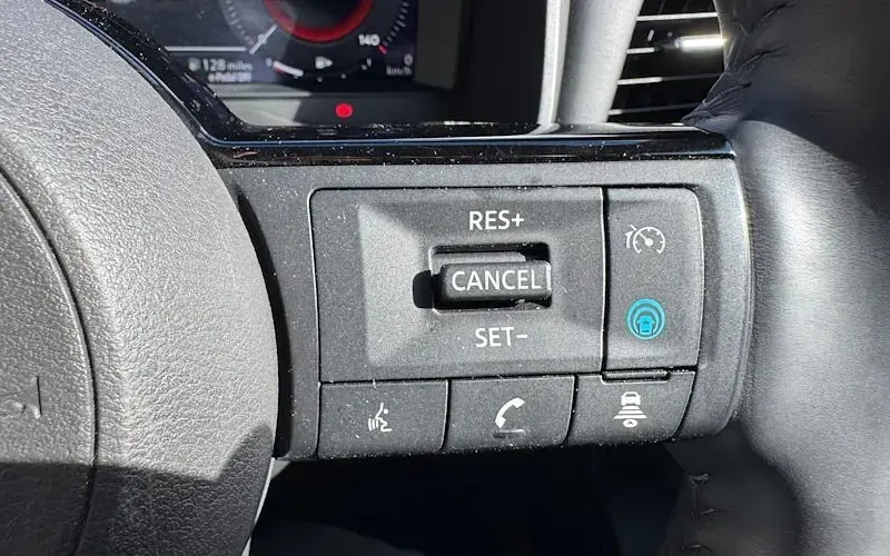 Used Nissan X-Trail Tekna 204 HP (150 kW) 2024 White SUV