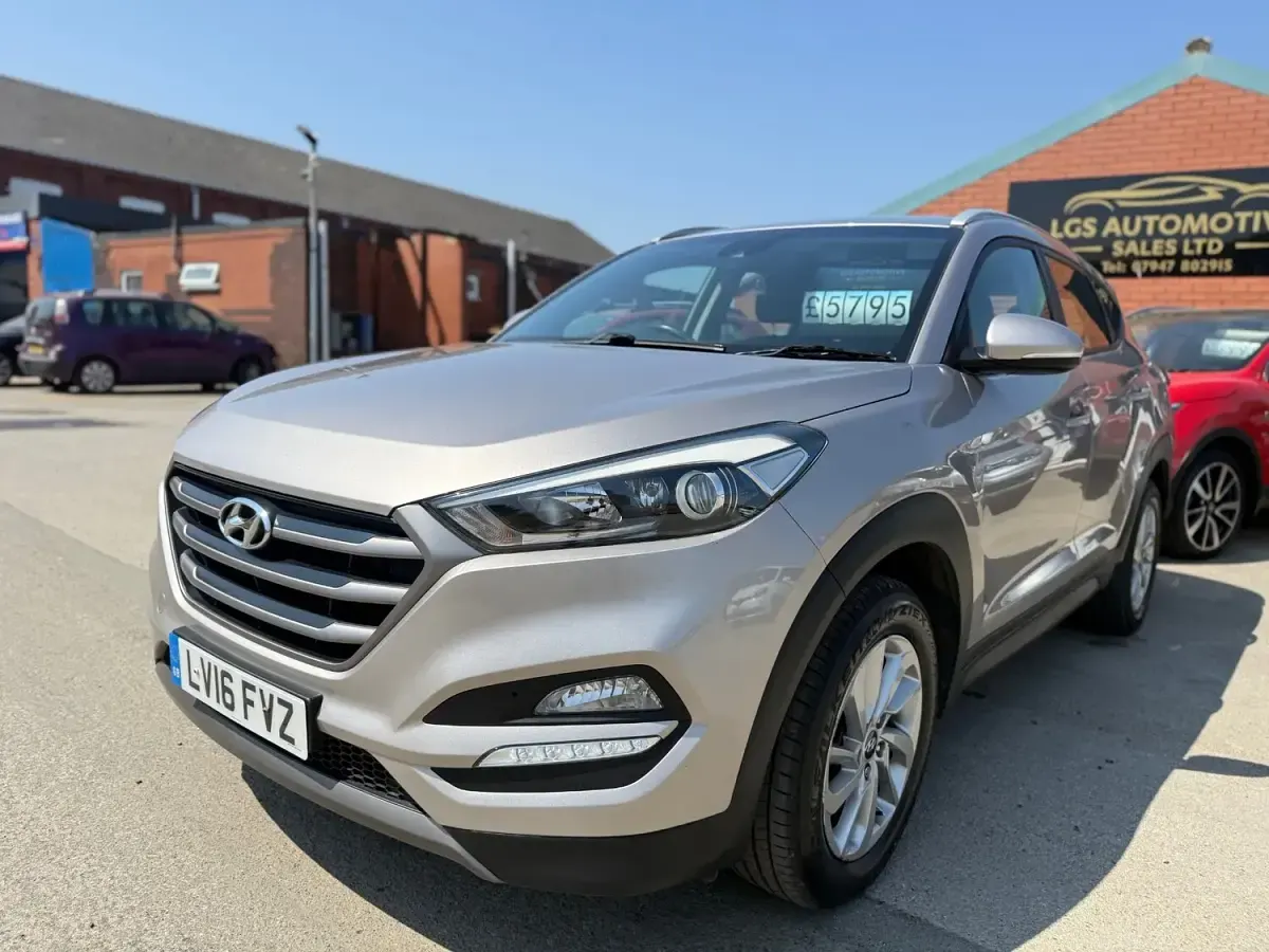 Used Hyundai Tucson SE 116 HP (85 kW) 2016 Beige SUV