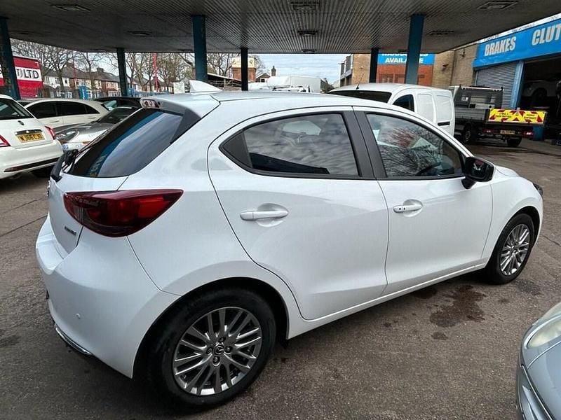 Used Mazda 2 Inclusive 90 HP (66 kW) 2022 White Hatchback