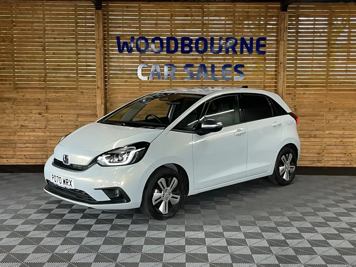 Used Honda Jazz Hybrid 109 HP (80 kW) 2020 White Hatchback
