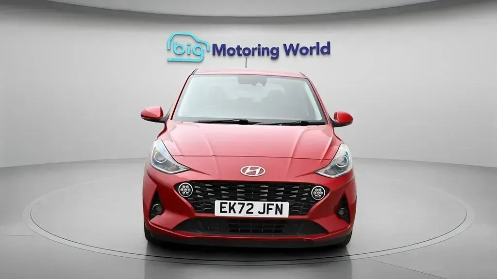 Używany Hyundai i10 Premium 84 KM (61 kW) 2023 Czerwony Hatchback