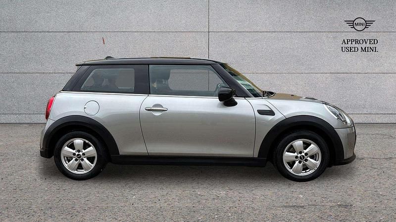 Usado Mini Cooper Classic 134 CV (98 kW) 2023 Plateado Utilitario