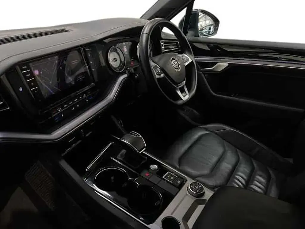 Used VW Touareg R-line 231 HP (169 kW) 2019 Blue SUV