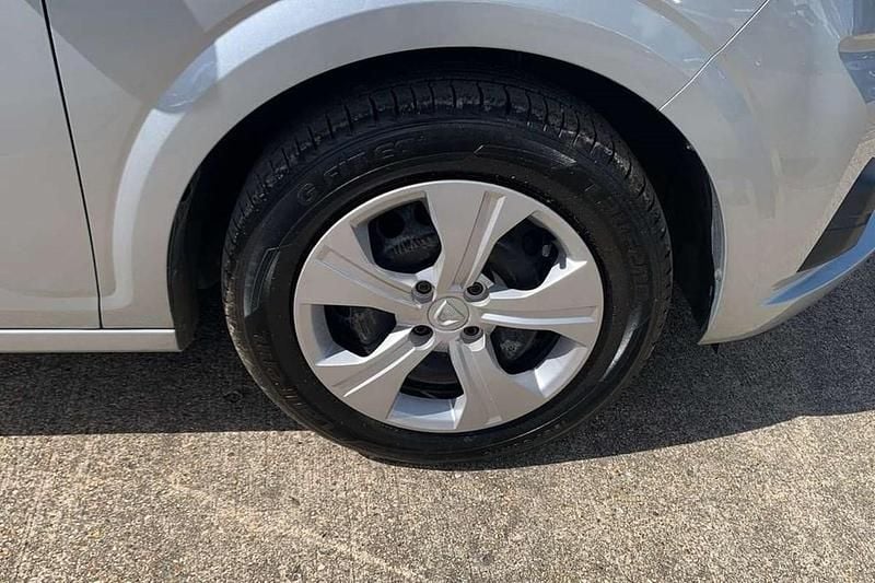 Begagnad Dacia Sandero Essentiel 65 HK (47 kW) 2021 Grå Halvkombi