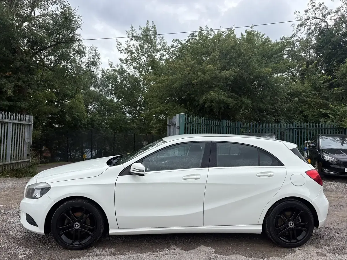 Used Mercedes A180 109 HP (80 kW) 2014 White Hatchback