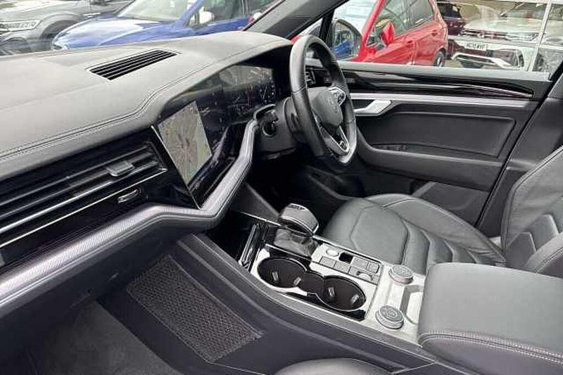 Used VW Touareg Black Edition 286 HP (210 kW) 2021 White SUV