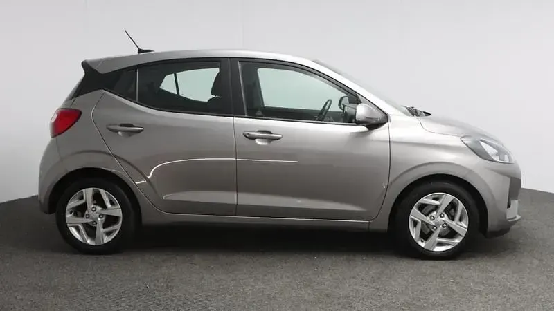 Używany Hyundai i10 SE 84 KM (61 kW) 2022 Brązowy Hatchback