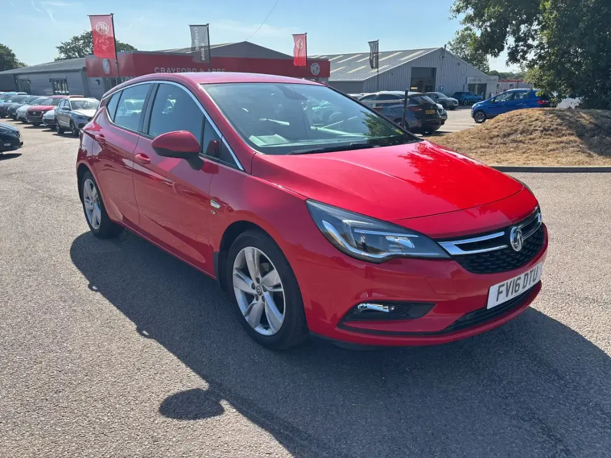 Used Vauxhall Astra Elite 150 HP (110 kW) 2016 Red Hatchback
