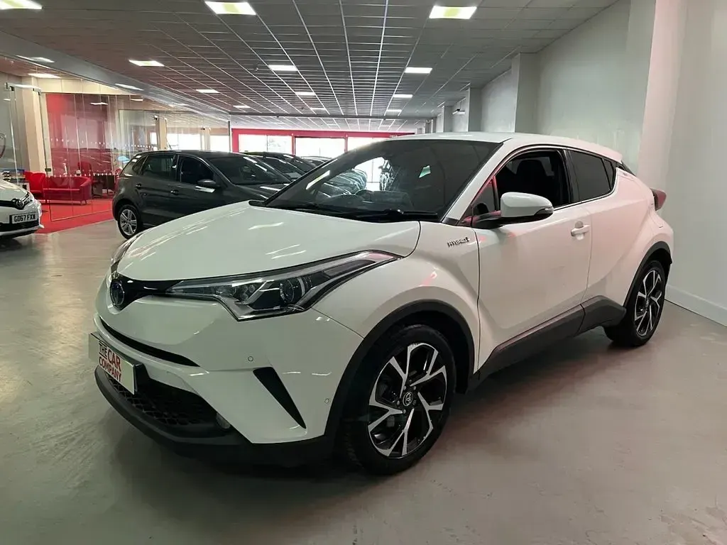 Used Toyota C-HR Design 122 HP (89 kW) 2019 White SUV