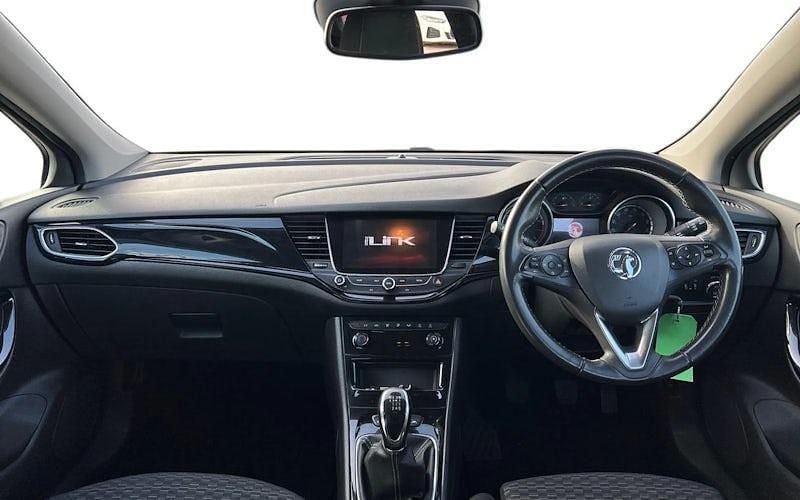 Used Vauxhall Astra drive 200 HP (147 kW) 2018 Red Hatchback