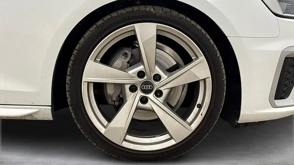Used Audi A4 S-Line 204 HP (150 kW) 2024 White Estate