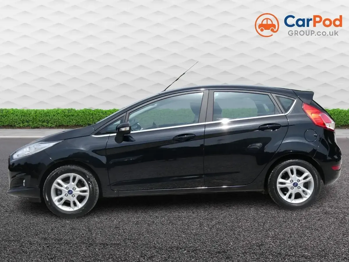 Used Ford Fiesta Zetec 82 HP (60 kW) 2016 Black Hatchback