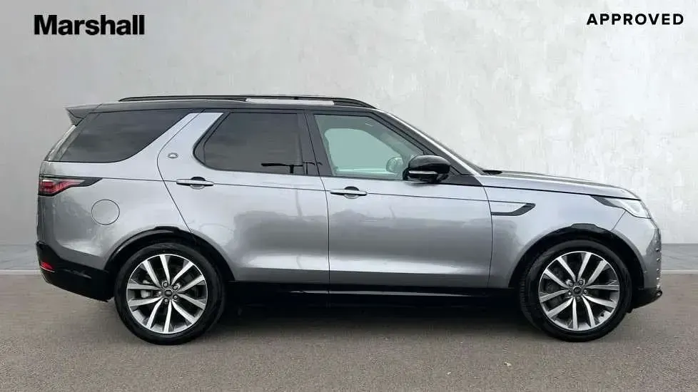 Usado Land Rover Discovery 5 SE Dynamic 350 HP (257 kW) 2024 Cinzento SUV