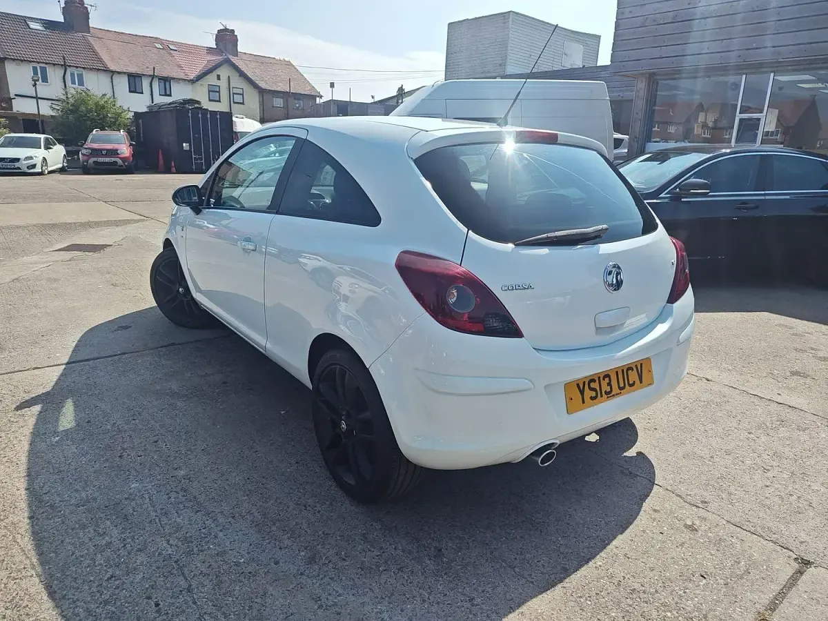 Used Vauxhall Corsa 2013 White Hatchback