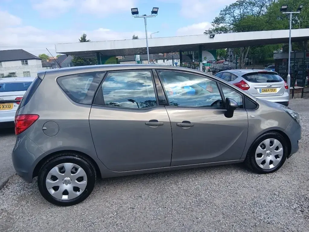 Used Vauxhall Meriva 120 HP (88 kW) 2015 Brown MPV
