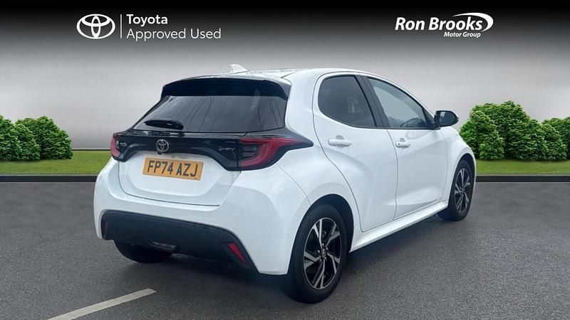 Used Toyota Yaris Hybrid Design 2024 White Hatchback