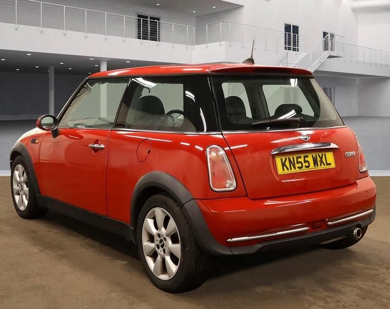 Used Mini Cooper Hatch 116 HP (85 kW) 2005 Red Hatchback