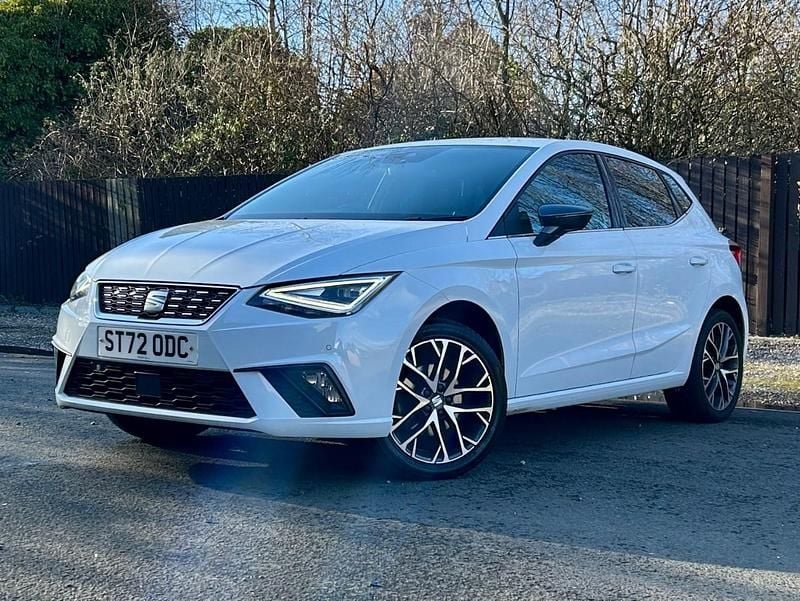Usado Seat Ibiza XCELLENCE Lux 108 CV (79 kW) 2022 Blanco Utilitario