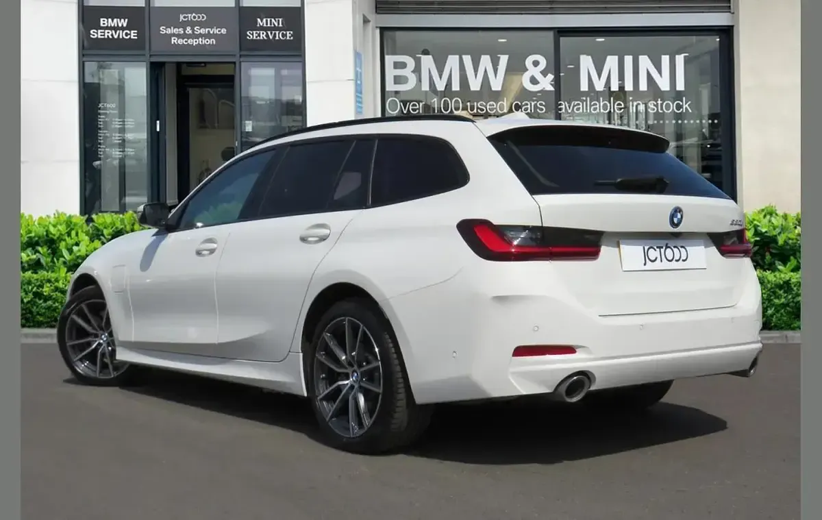 Used BMW 330e Sport Line 288 HP (211 kW) 2025 White Estate