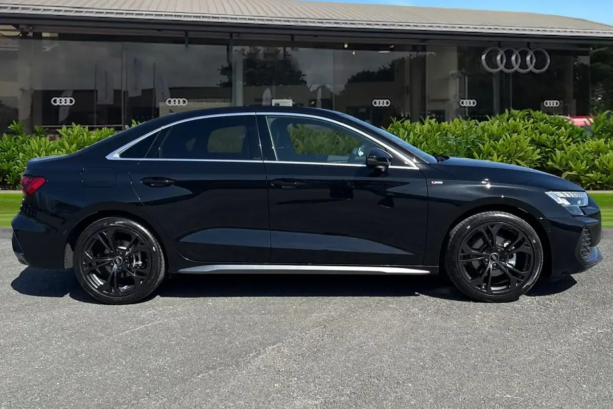 Ny Audi A3 S-Line 2026 Svart Sedan