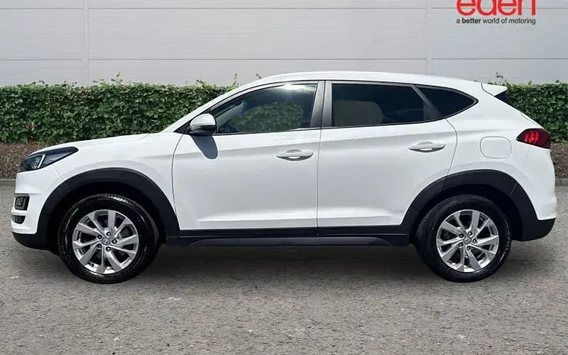 Used Hyundai Tucson SE 132 HP (97 kW) 2019 White SUV