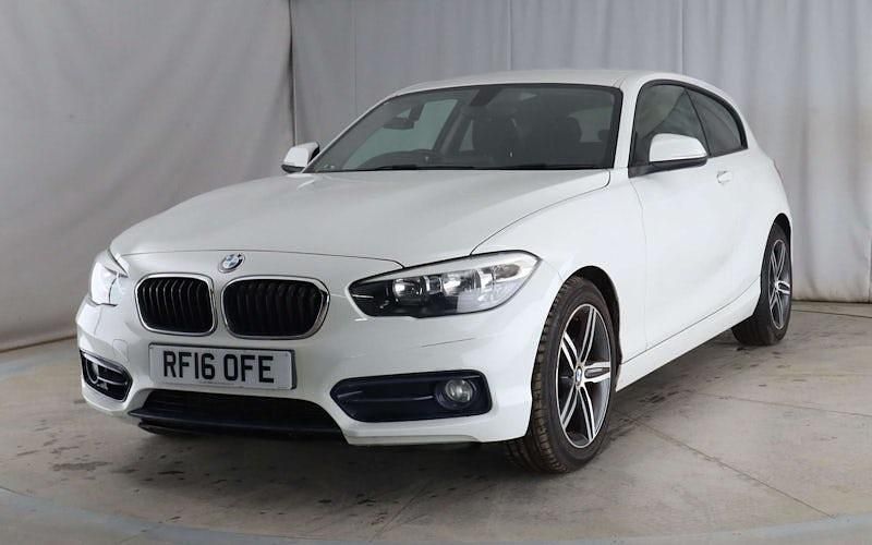 Used BMW 118 Sport Line 136 HP (100 kW) 2015 White Hatchback