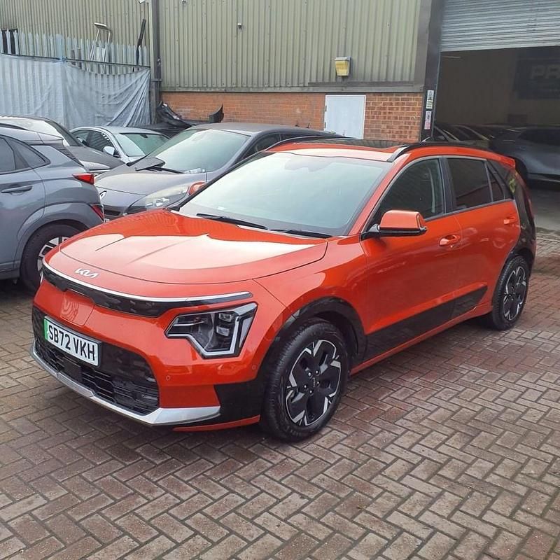 Used Kia Niro 147 kW (201 HP) 2023 Orange SUV