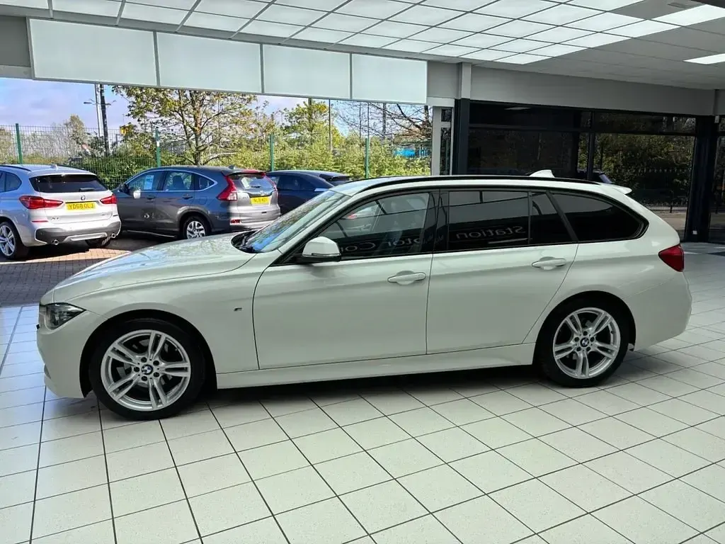 Usado BMW 320 M Sport 190 CV (139 kW) 2018 Blanco Familiar
