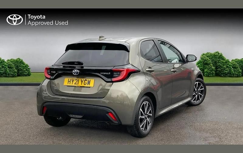 Used Toyota Yaris Hybrid Design 113 HP (83 kW) 2021 Other Hatchback