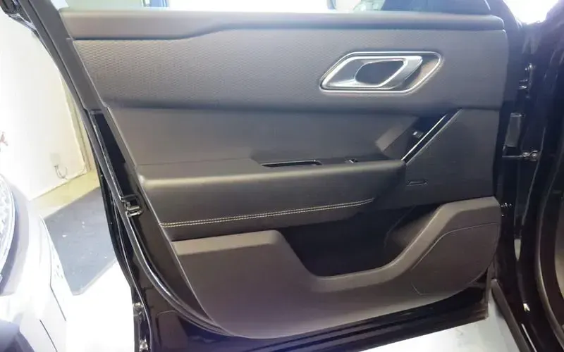 Used Land Rover Range Rover Velar S 179 HP (131 kW) 2018 Black SUV
