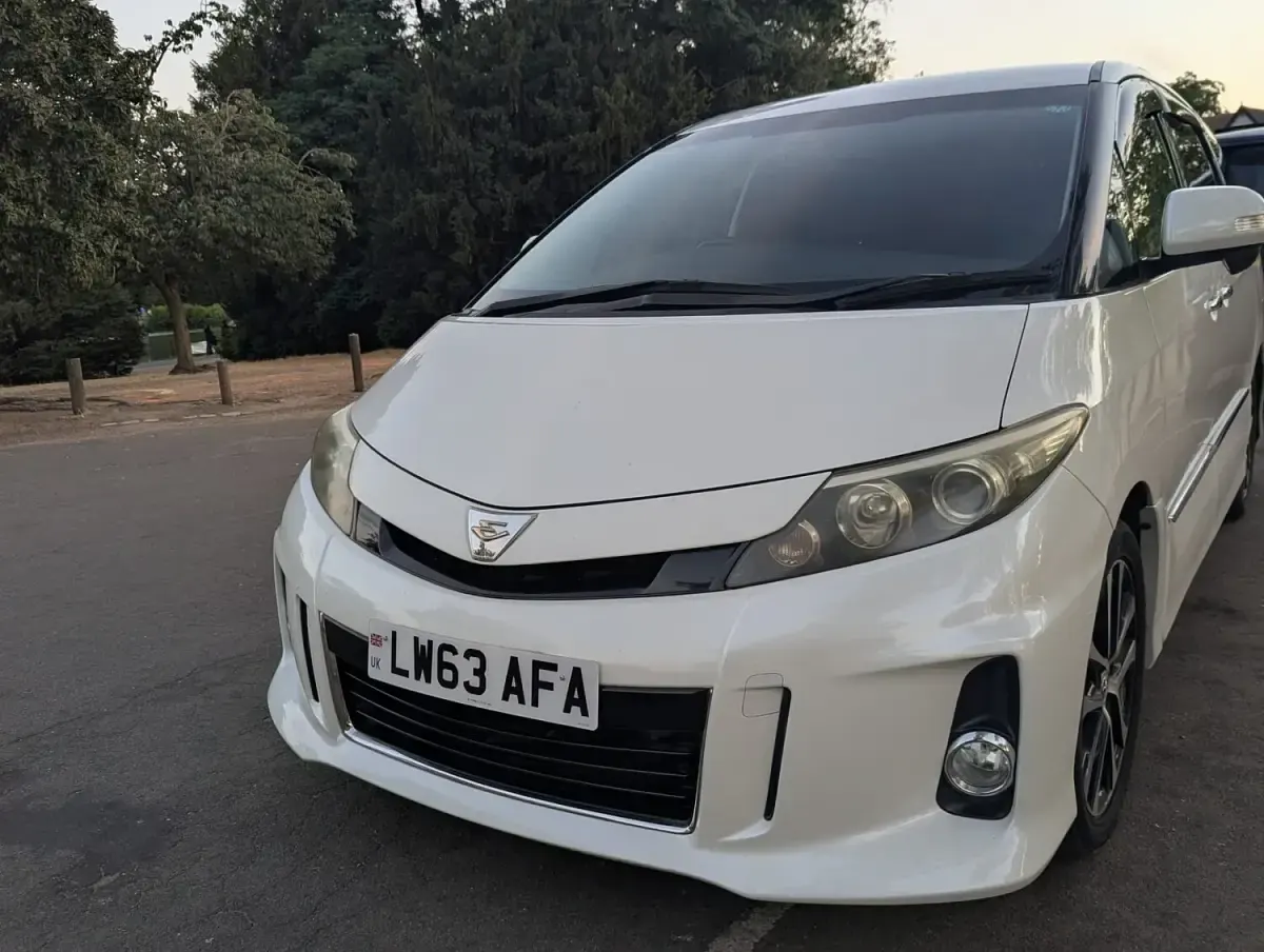 Used Toyota Estima 170 HP (125 kW) 2013 White MPV