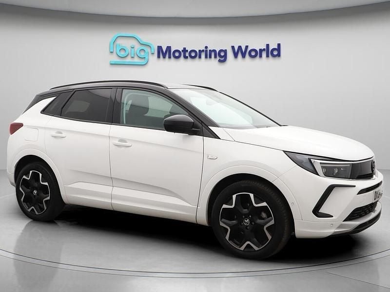 White Used 2024 Vauxhall Grandland X Ultimate SUV | £20,550 (Fair price) - Image 1/4