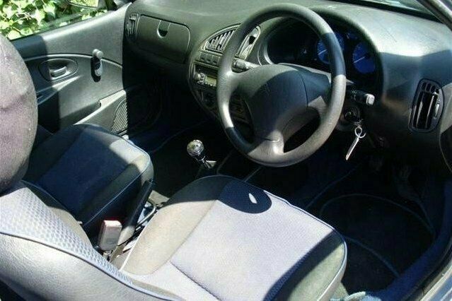 Begagnad Citroën Saxo 2002 Halvkombi