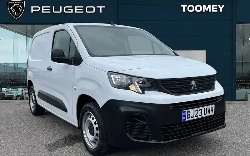 Usado Peugeot Partner Premium 102 HP (75 kW) 2023 Monovolume