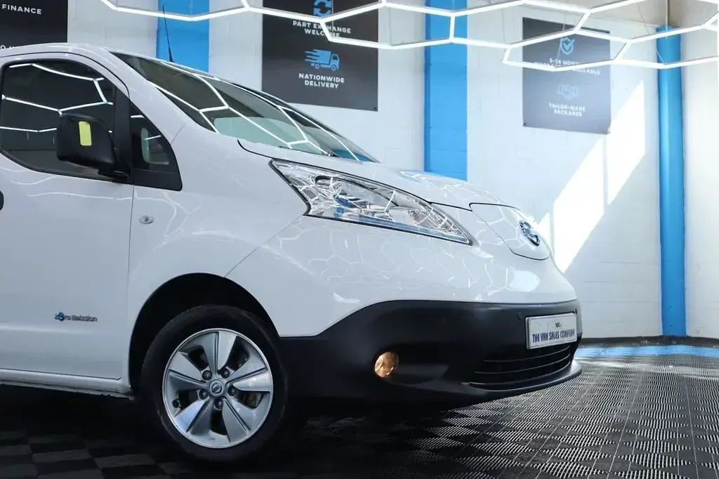 Used Nissan e-NV200 Tekna 80 kW (109 HP) 2020 White MPV