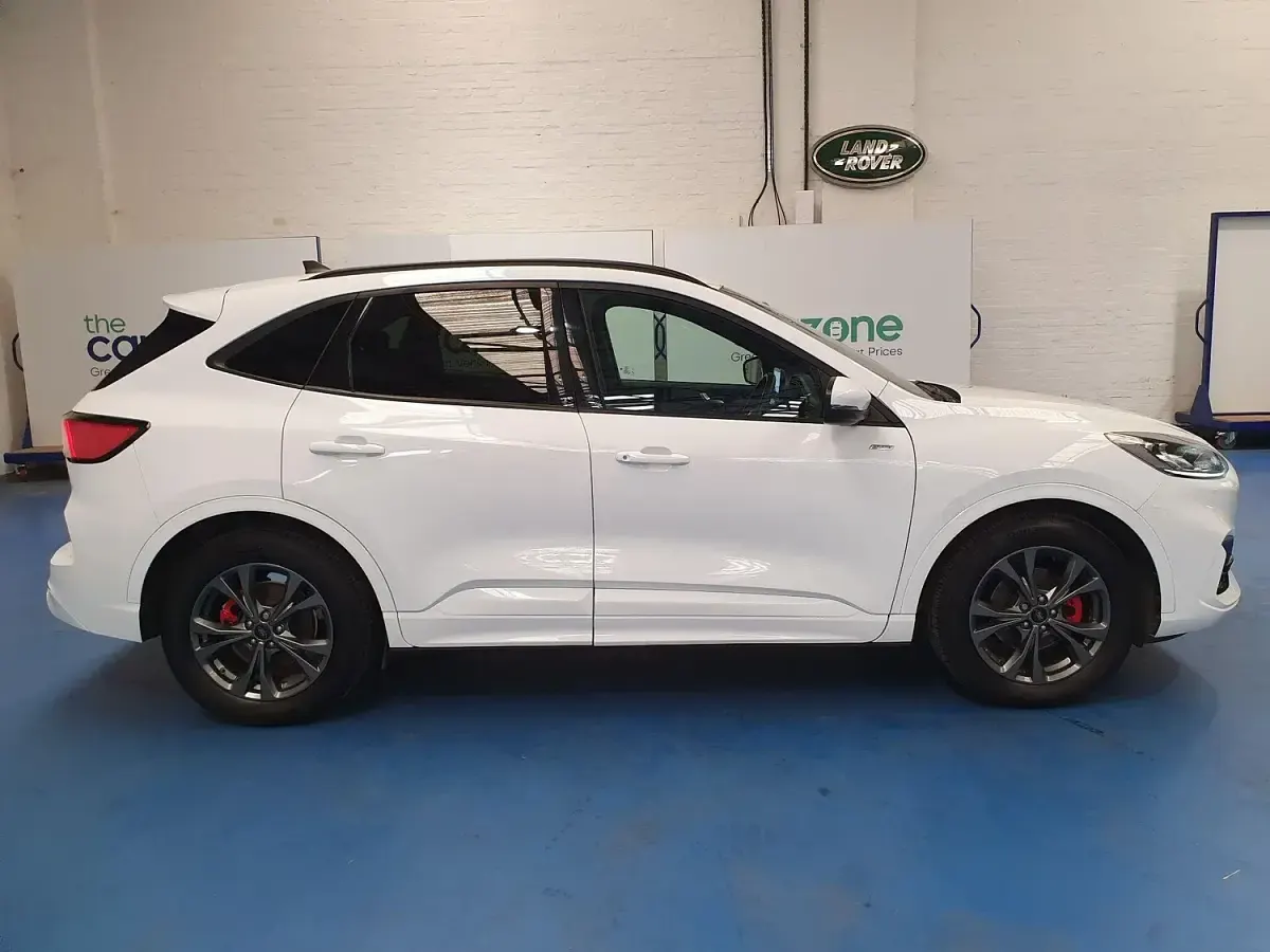 Used Ford Kuga ST-Line 225 HP (165 kW) 2023 White SUV
