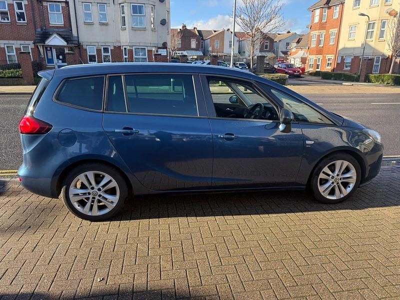 Second-hand Vauxhall Zafira SRi 2016 Albastru Monovolum