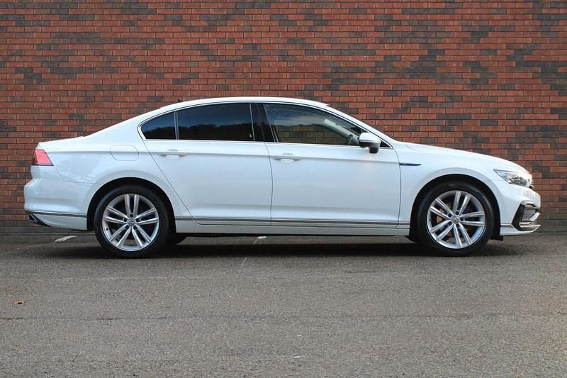 Used VW Passat Advance 218 HP (160 kW) 2021 White Sedan