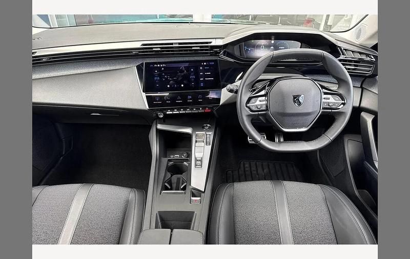 Used Peugeot 308 Allure Premium 178 HP (130 kW) 2024 Green Hatchback