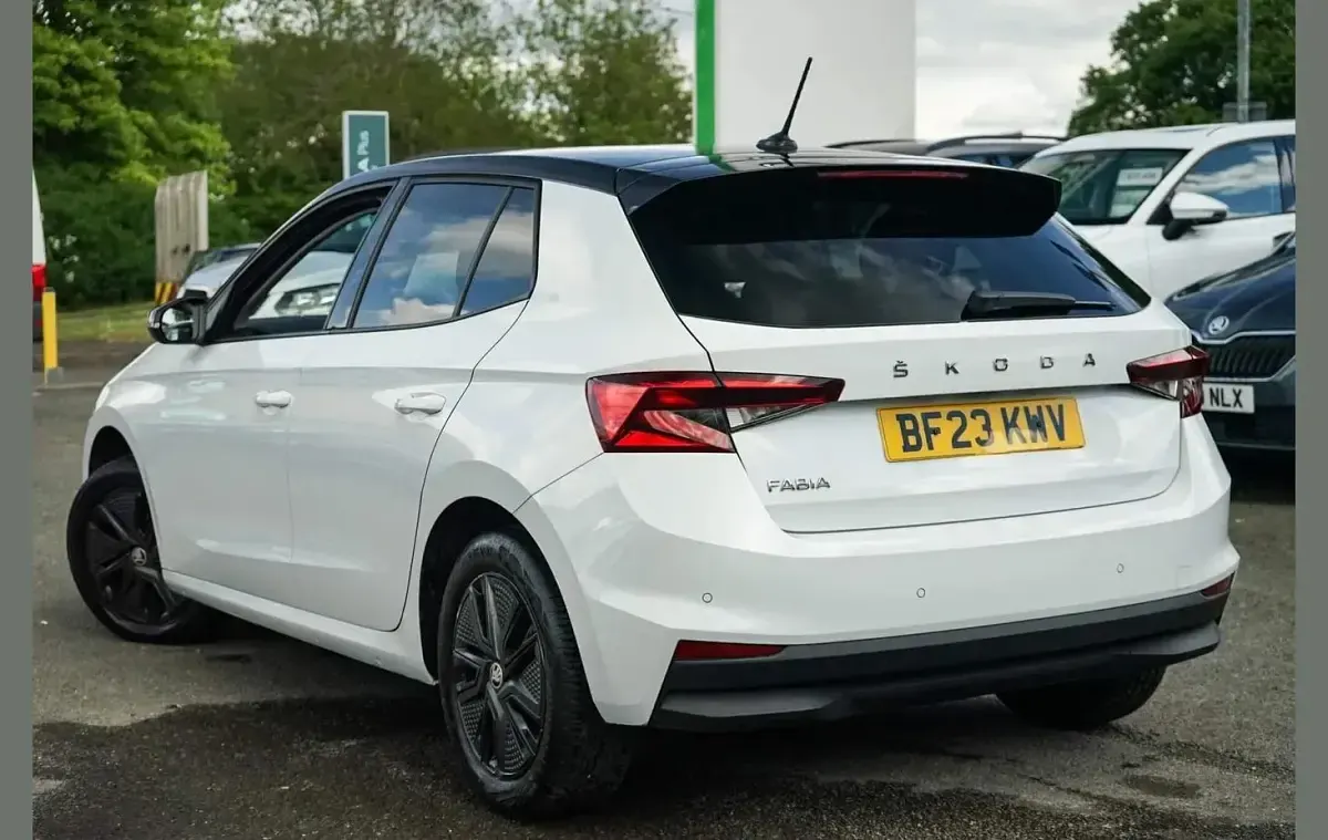 Used Skoda Fabia Colour Edition 94 HP (69 kW) 2023 White Hatchback