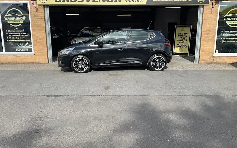 Used Renault Clio Signature 90 HP (66 kW) 2017 Black Hatchback