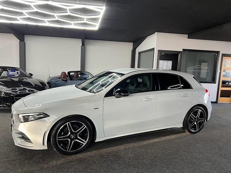 Used Mercedes A180 Executive 136 HP (100 kW) 2022 White Hatchback
