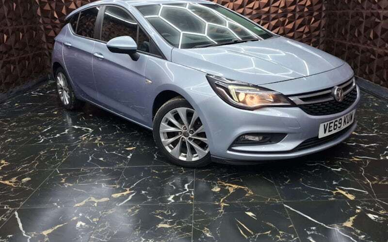 Silver Used 2019 Vauxhall Astra Hatchback | £4,149 (Fair price) - Image 1/4